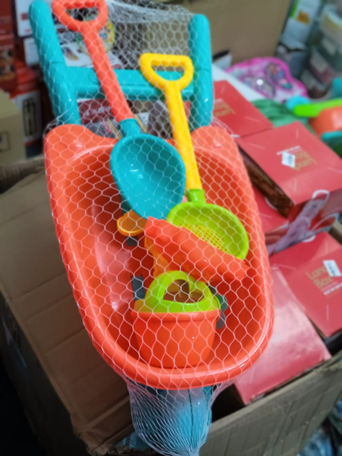 BEACH TOY WITH WILLBARROW